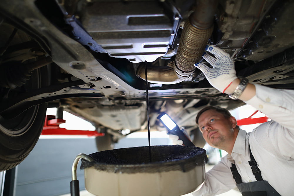 Engine Oil Leak After Oil Change: Quick Fixes & Causes:https://motoradvises.com/engine-oil-leak-after-oil-change/